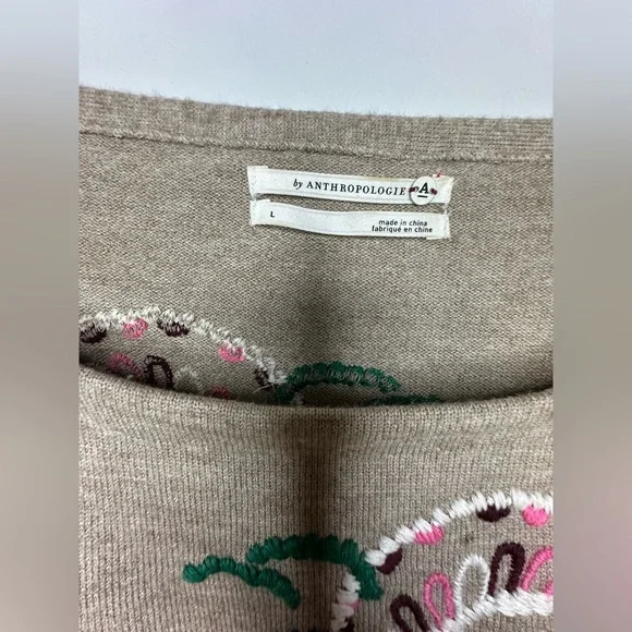 Anthropologie Embroidered Sweater  in Beige Size Large - Picture 10 of 17